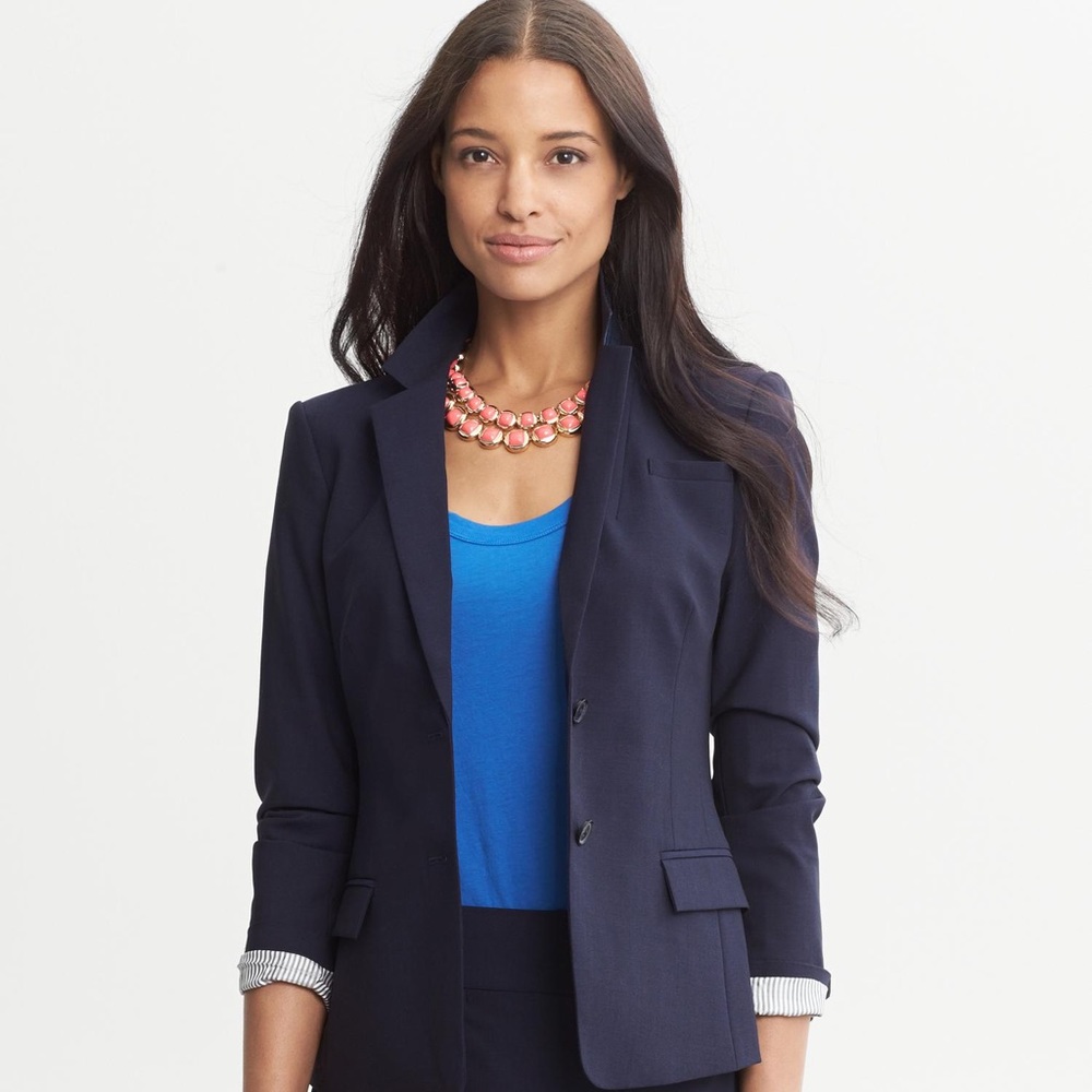 Like-new Banana republic wool blazer in navy.